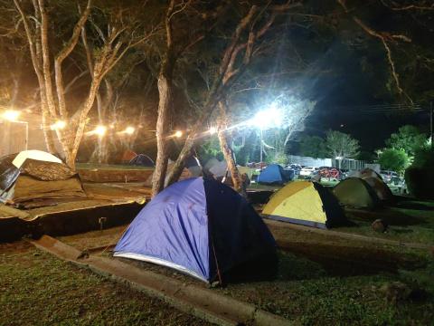 Campamento-carpas-camping-aire-libre