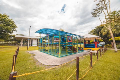 Parque-recreacional-Buga-zona-juegos